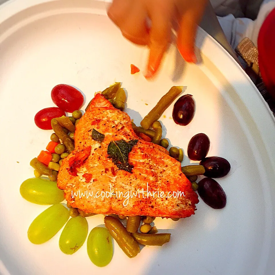 Baby food version of crispy salmon|rie simsさん