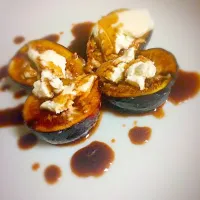 Roasted black mission figs topped with goat cheese and drizzled with balsamic vinegar-honey-butter reduction and a pinch of sea salt.|Charmaine Baconさん