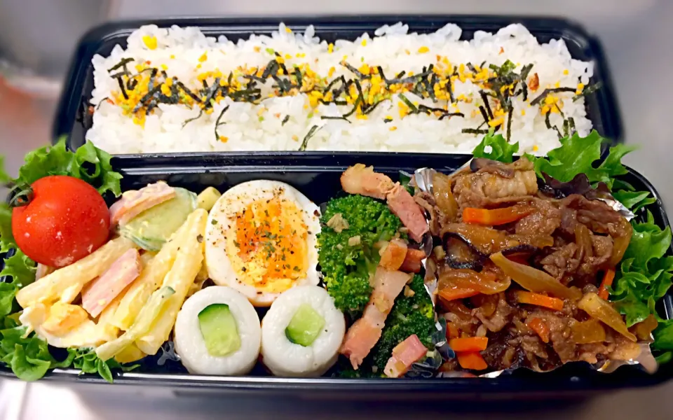 今日の弁当
焼肉、ブロッコリーにんにく炒め、マカロニサラダ、ゆで卵、チーちくきゅうり|ıllıllı яуσ ıllıllıさん