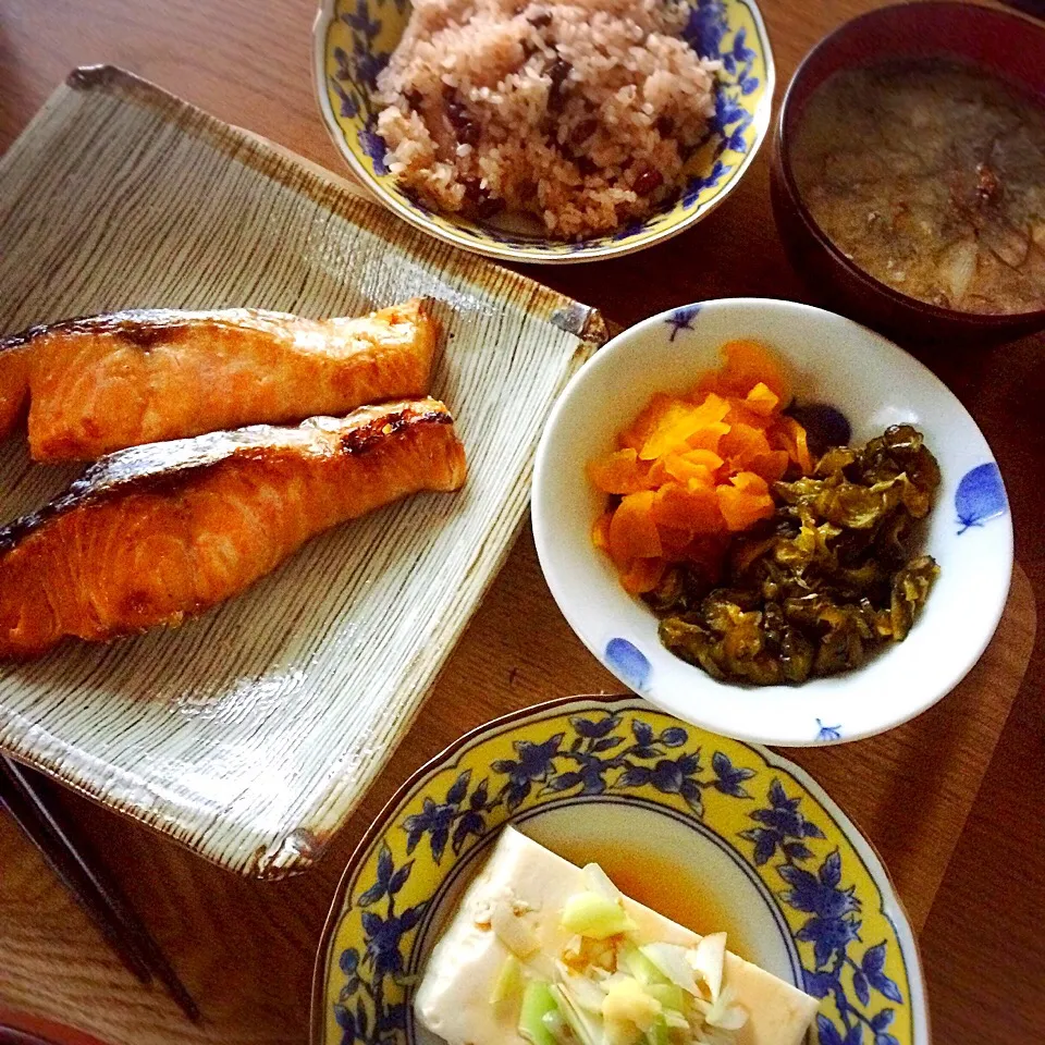 Snapdishの料理写真:昼の焼きシャケ定食❓|mi〜さん