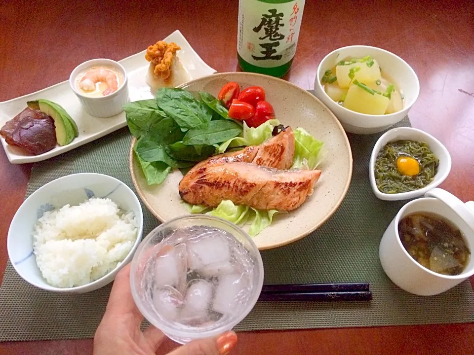 Snapdishの料理写真:Today's Dinner🍴前菜･冬瓜の煮物･塩麹漬けｻｰﾓﾝｽﾃｰｷ･めかぶ･大根とわかめのお味噌汁･白飯|🌈Ami🍻さん