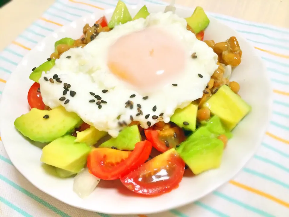 おかなさんの料理 簡単♡美肌♪アボトマ納豆丼|る ち あ ♬*.◦さん