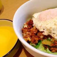 ハンバーグ丼目玉焼きのせ☆コーンスープ|Yuki Emiさん