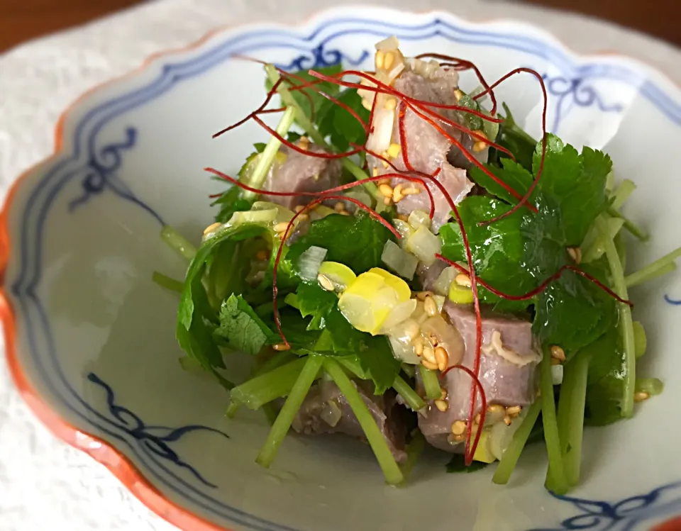 れいちぇる◡̈⃝♩さんの料理 せりと砂肝のネギ塩だれサラダを三つ葉で〜♪|Akiさん