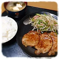 Snapdishの料理写真:生姜焼き定食！！！|Enaさん