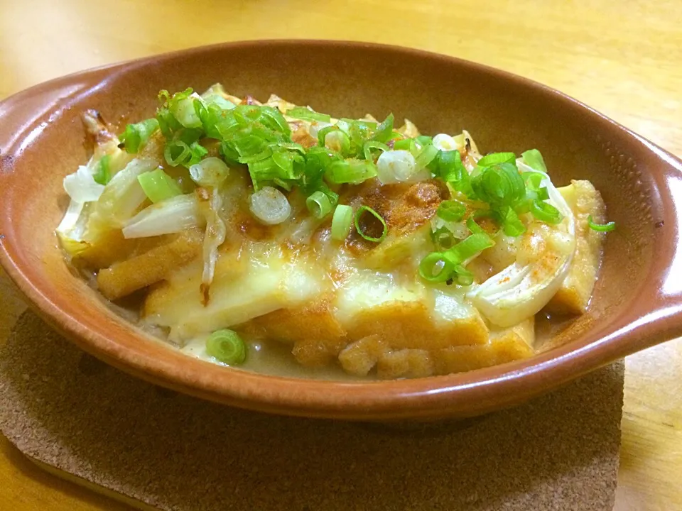 咲きちゃんさんの料理 厚揚げと新玉ねぎの甘味噌チーズ焼き💖|みきおさん