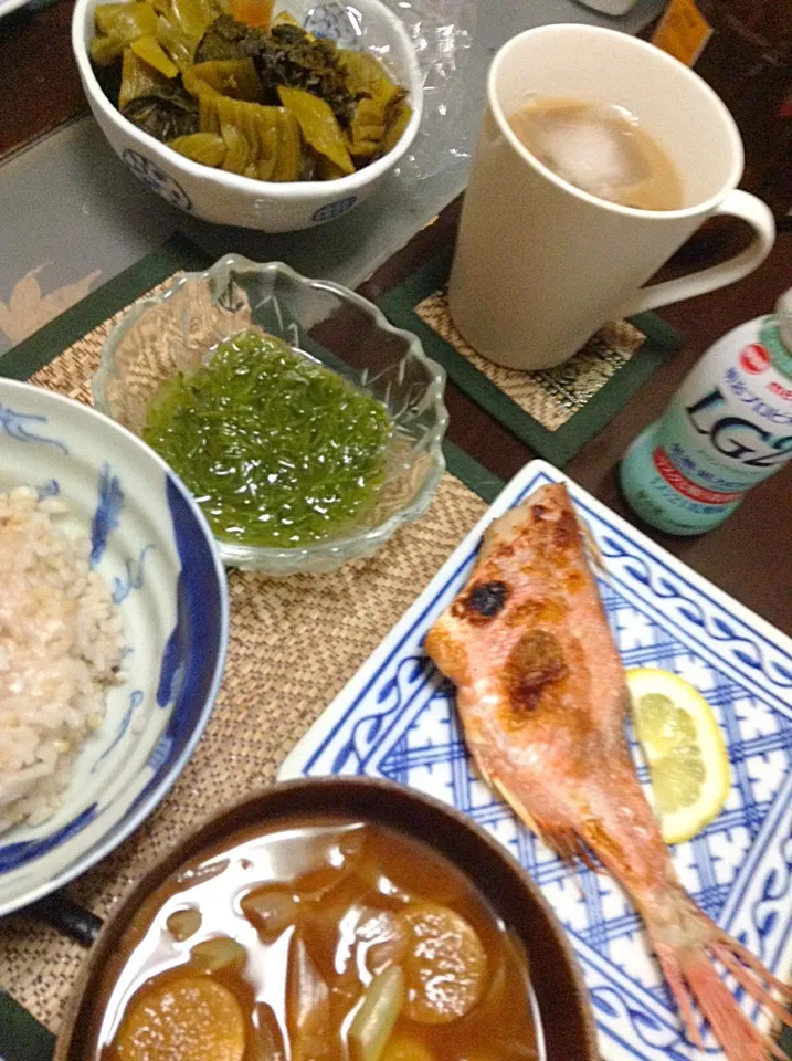 赤魚の粕漬け＆めかぶ＆麩の味噌汁|まぐろさん