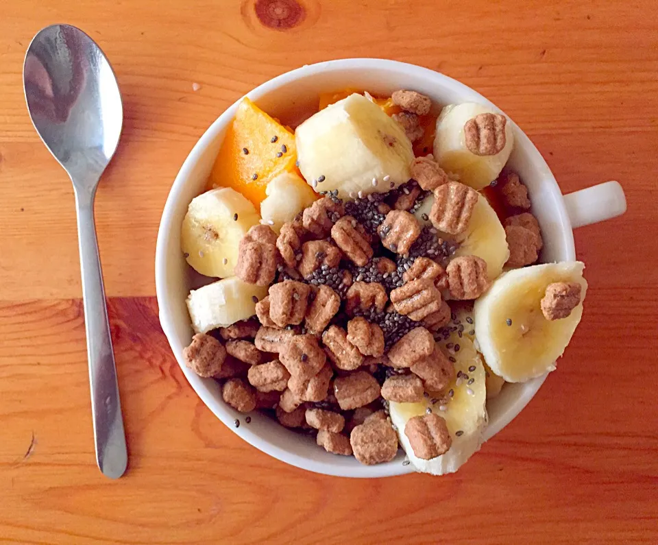 Breakfast cereal fruit bowl|Kaori Kanekoさん