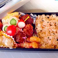 Snapdishの料理写真:久々お弁当〜長男くん職業体験へ…唐揚げお弁当(੭ु ›ω‹ )੭ु⁾⁾♡|りえさん