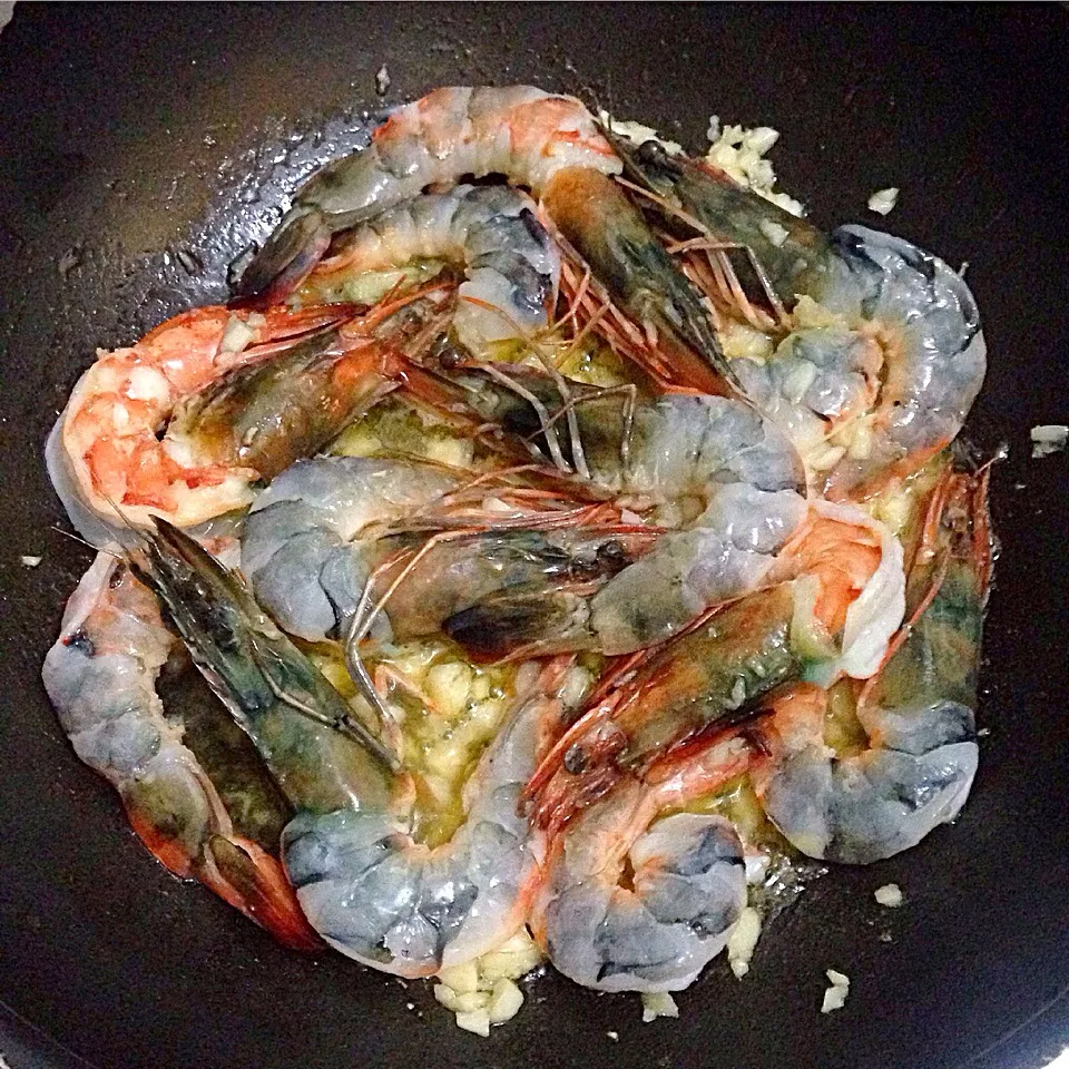 Butter garlic prawns for my darling😍|gracecantillerさん