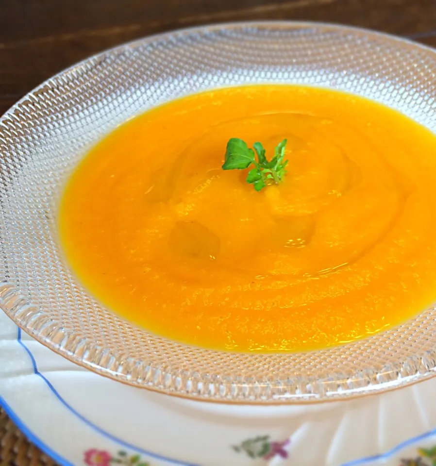 Snapdishの料理写真:☆ Carrot Ginger Soup ♡|Rarikoさん