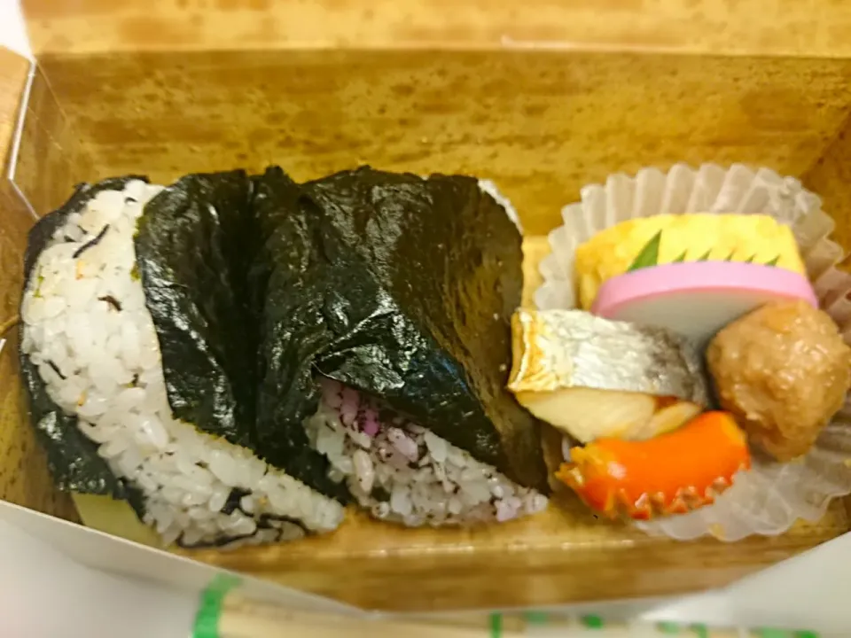 駅弁「朝のおむすび弁当」|イヌノヒトさん