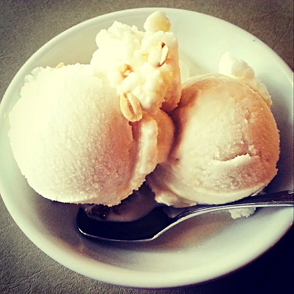 Coconut milk icecream|Mau Bongkarnさん