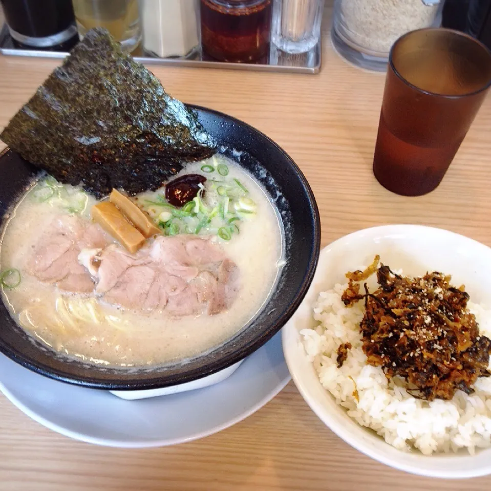 名古屋白とんこつ（細麺、かため）でAランチ高菜丼付き|美也子さん