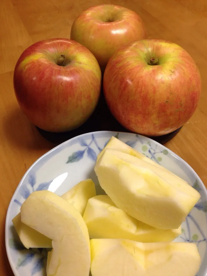 次男の高校で栽培したリンゴの初物🍎|Yu Yu mamaさん