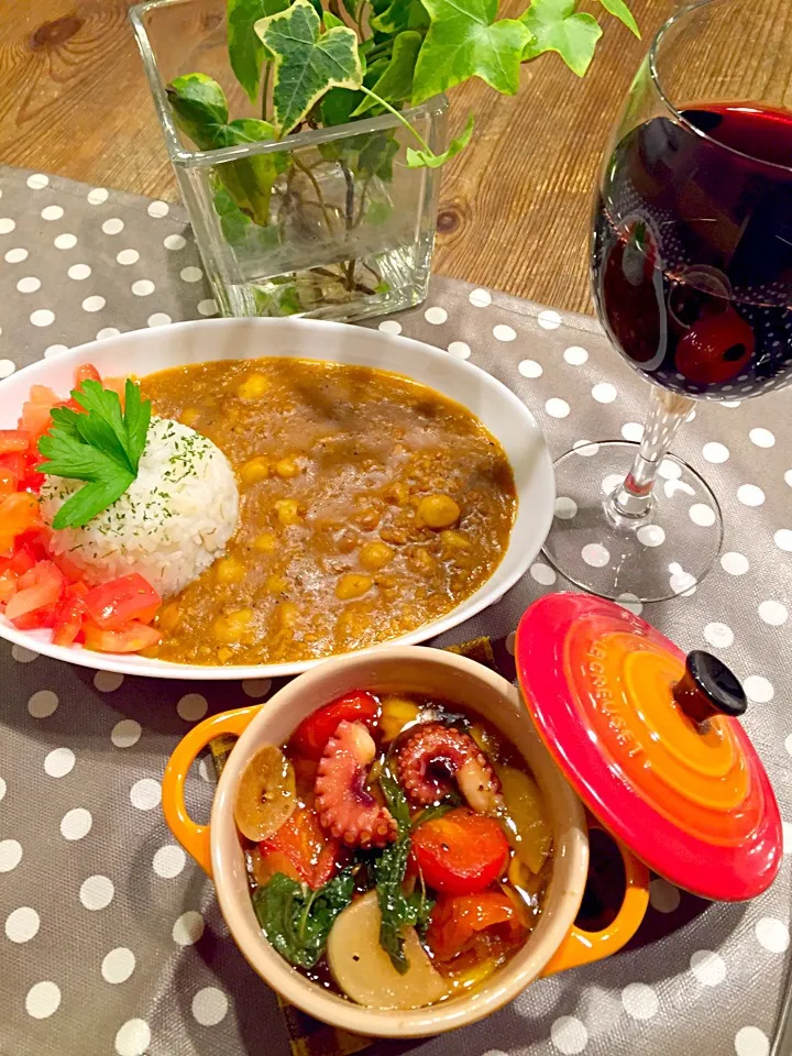 Snapdishの料理写真:お一人様晩ごはん💛ひよこ豆入りキーマカレー、しつこく合法ハーブSHISO入り笑タコとミニトマトのアヒージョ😁🍅🐙|まみりんごさん