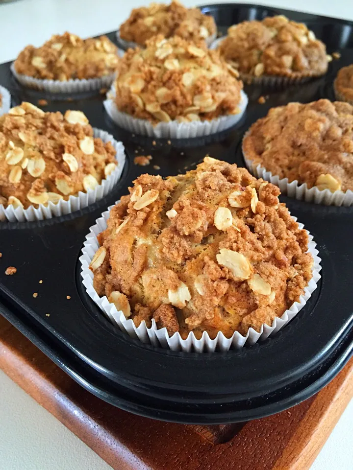 Banana muffins with oats crumb topping|12Dragonさん