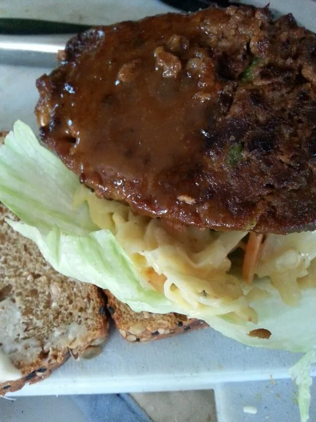 making meatless meatloaf sandwich.|Polly Gelfusoさん