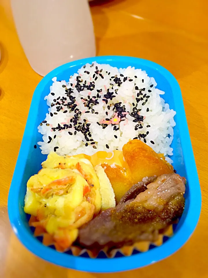 Snapdishの料理写真:子供お弁当🍱  焼肉カレー風味  桜エビ卵焼き  ポテトフライ 梅ごま塩|ch＊K*∀o(^^*)♪さん