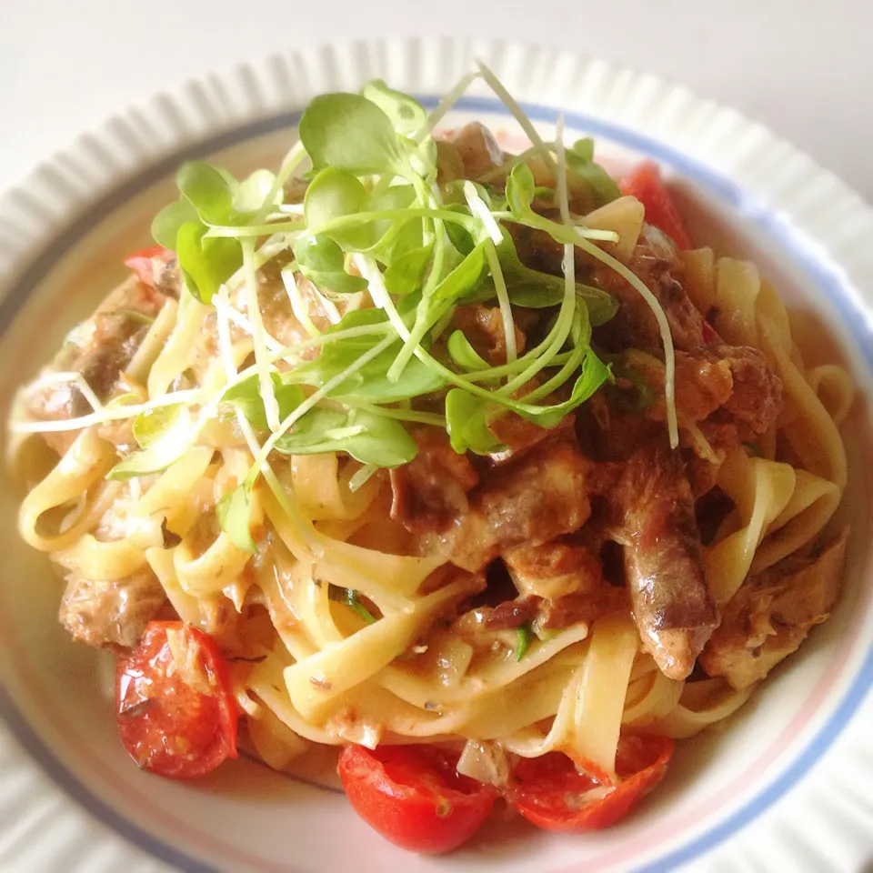 サバの味噌煮缶とチーズのパスタ。|ヘイオークボさん