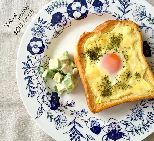 ☆★ワンプレートde休日朝ごはん★☆たまごのせカリカリチーズトースト♪|さとみさん