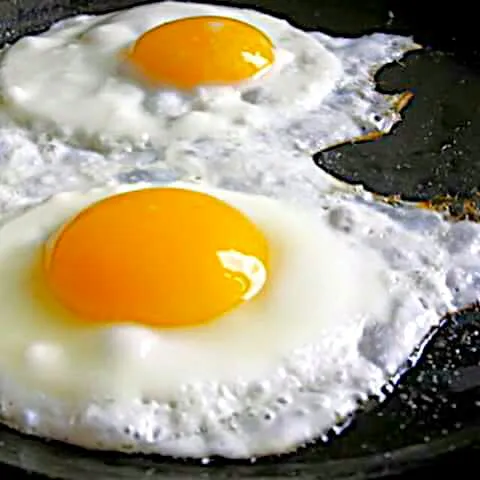 Sunny Side Up Fried Eggs|Sheila Harrisさん