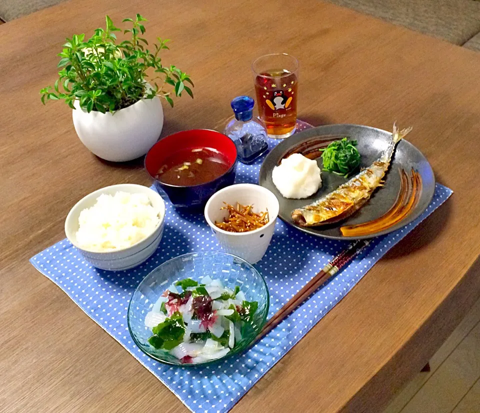 サンマの塩焼き&ほうれん草のお浸し、きんぴらごぼう、海藻サラダ、ご飯、長葱のお味噌汁、たんぽぽ茶|pentarouさん