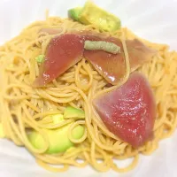 Snapdishの料理写真:マグロとアボカドの適当パスタ|ま〜ぼ〜08さん