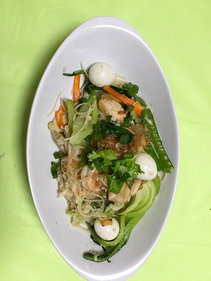 Snapdishの料理写真:Bihon n' canton guisado|merikaさん