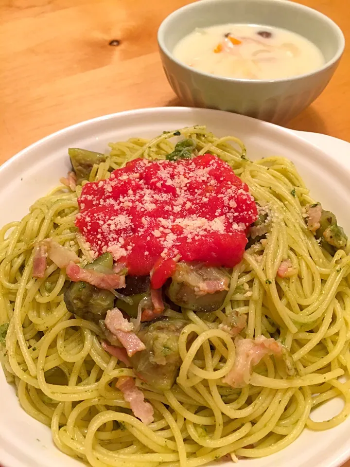 バジルパスタ 茄子トマトのジェノバソース|なかしまごはんさん