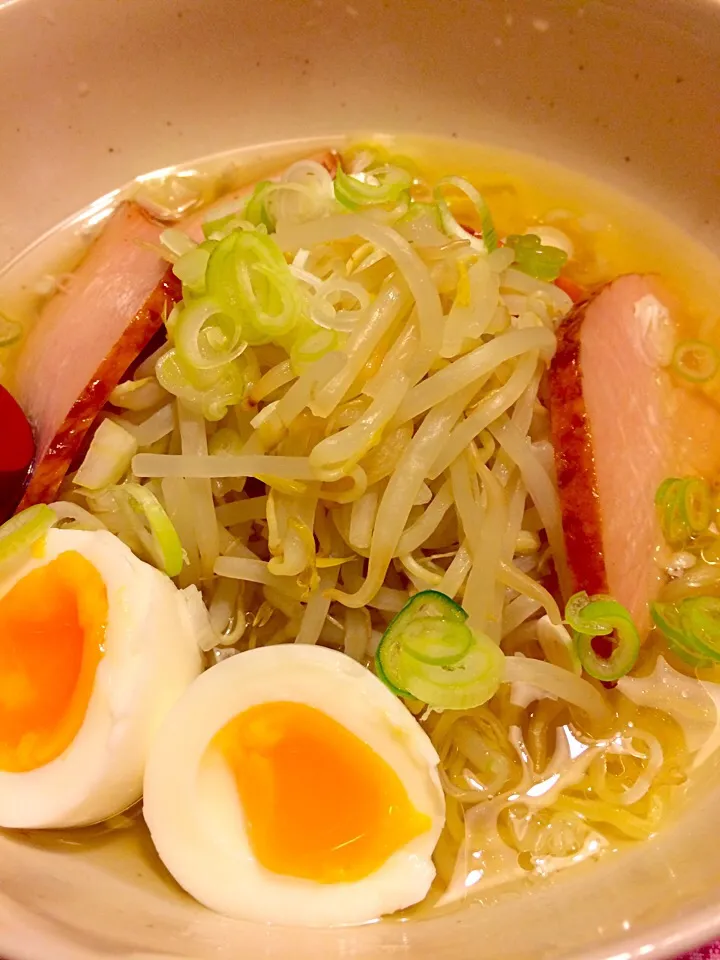 鶏ガラ塩ラーメンで夕食🍜🍜|かずみさん