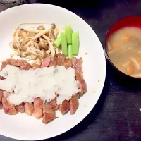 大根おろしステーキときのこのソテーとアスパラ＆なめこの味噌汁♡♡|パンケーキさん