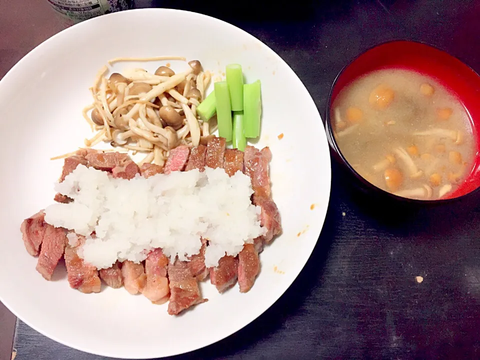 大根おろしステーキときのこのソテーとアスパラ＆なめこの味噌汁♡♡|パンケーキさん