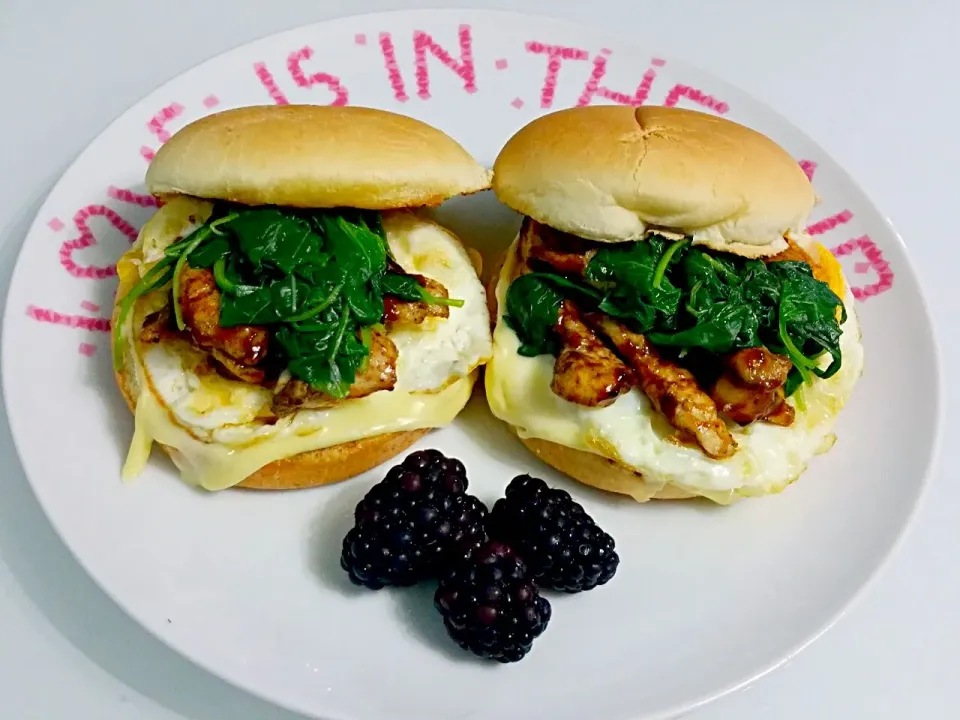 Black pepper chicken burger 😉 melted cheese 😄 after oven toast|🌷lynnlicious🌷さん