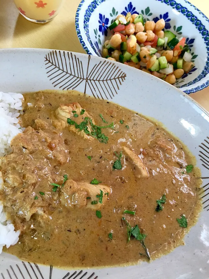 鶏胸肉のアーモンドカレー  と  ひよこ豆のカチュンバ|でおでおさん