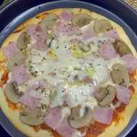 Snapdishの料理写真:Homemade ham mushroom pizza|Lucy Ithさん