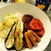 トマト挽肉カレーうどん。

焼き野菜乗せ。|ひとみさん