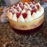 Trifle! 🍒🍰|Samantha Jane Russoさん