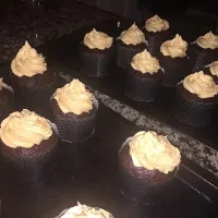 Chocolate cupcakes with peanut butter frosting! 🍫🍯|Samantha Jane Russoさん