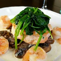 Snapdishの料理写真:Stuffed Salmon with Baby Portobello Mushrooms, Spinach and Gulf Shrimp in a Beurre Blanc Sauce.|John Tompkinsさん