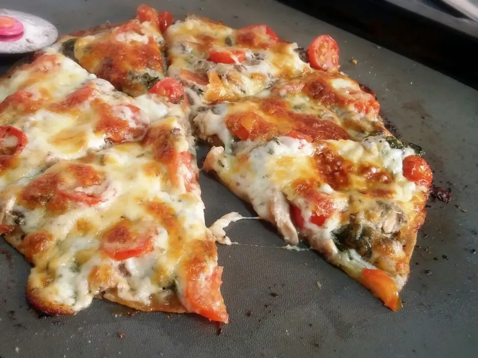 Sardine Pizza with Spinach n Cherry Tomato|dotdotdotx2さん