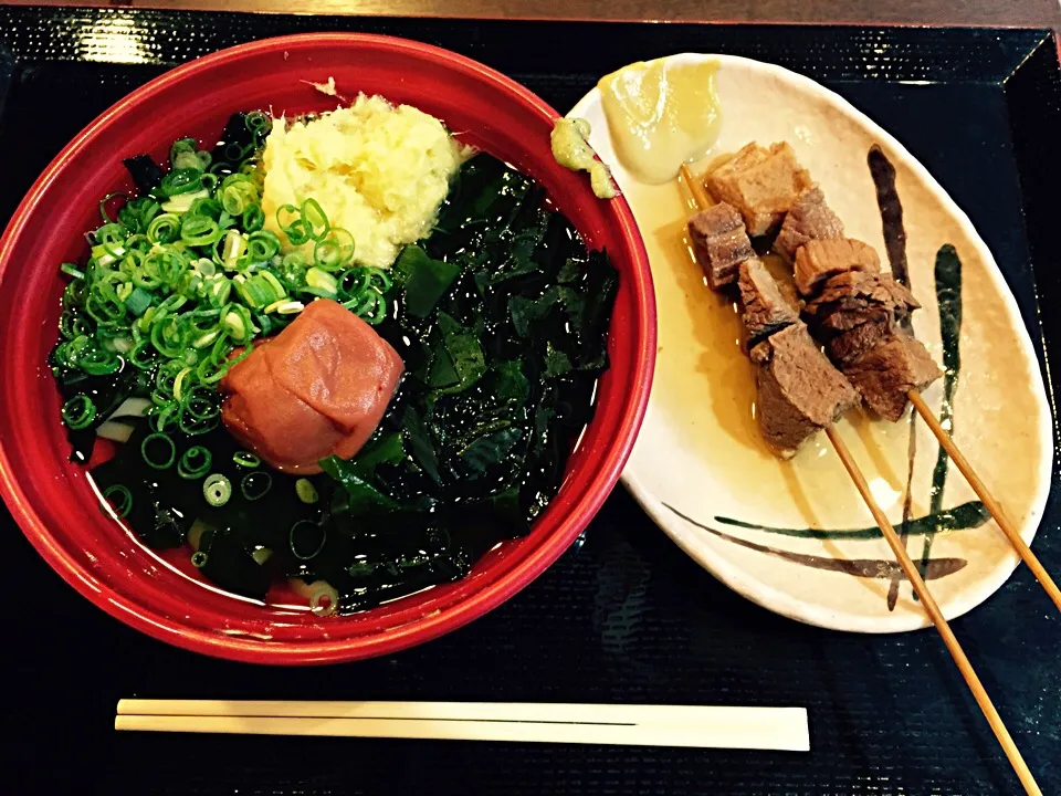 Snapdishの料理写真:四国旅行3日目夕飯in高松空港☆すじ肉おでんと鳴門わかめ梅うどん|ももこさん