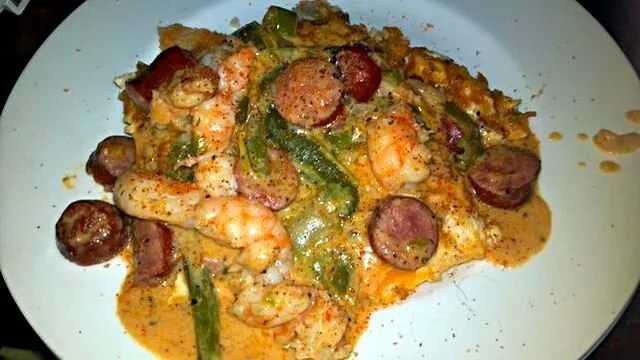 My Mom's Cajun Shrimp and Cheddar Cheese Grits #Dinner 🔥 #Seafood  #Meat/Poultry 🌊 #Pork #Main dish ❤ ❤ ❤|Alisha GodsglamGirl Matthewsさん