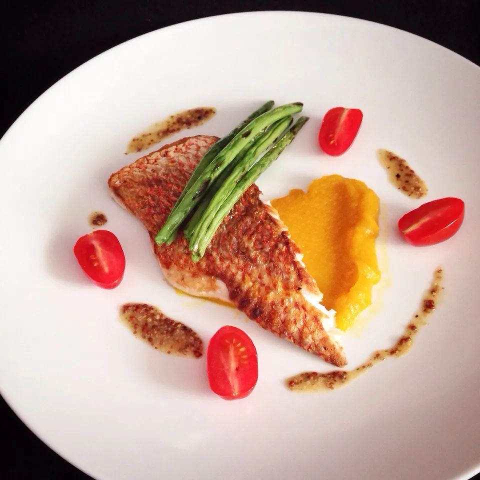 Snapdishの料理写真:Pan seared crispy skin red snapper, pumpkin purée, charred French beans, mustard-lemon pan sauce|coxiella24さん