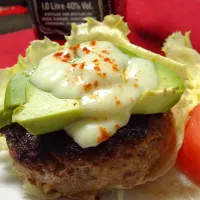 Snapdishの料理写真:🍴アボカドチーズハンバーグ🍴  Avocado  Cheese  Hamburgsteak.