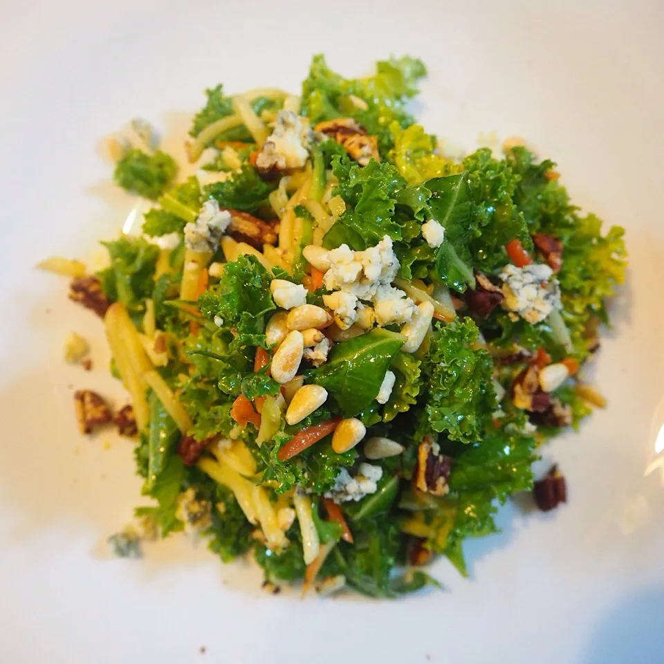 Kale Salad with lemon honey mustard dressing & blue cheese|Misstyさん