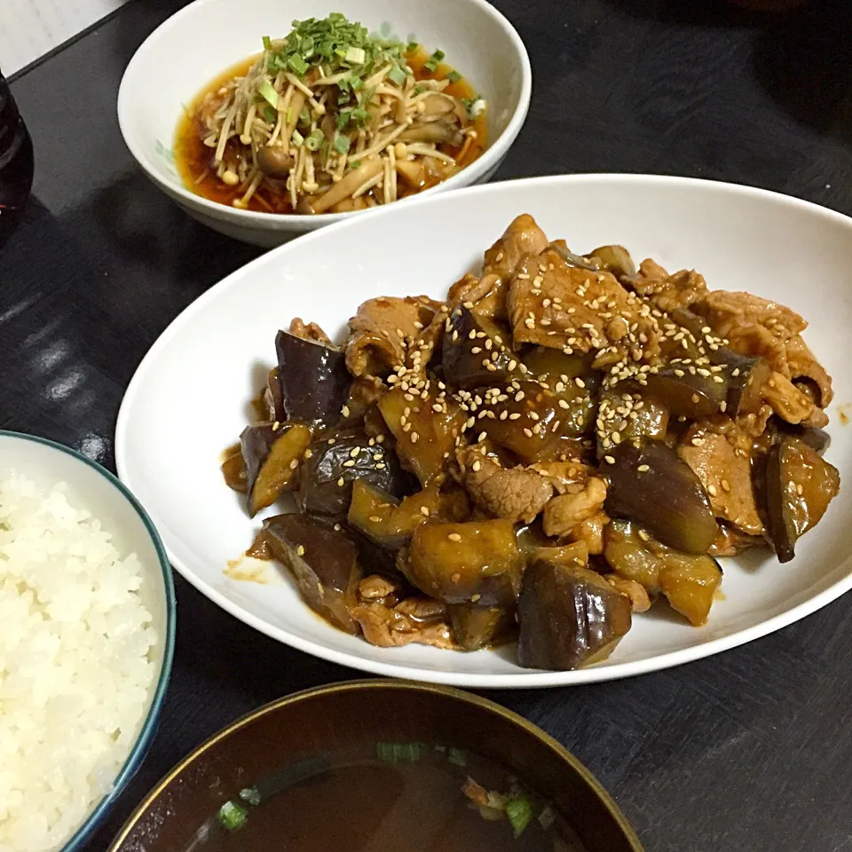 今日の晩ご飯は、豚肉となすの甘味噌炒め、きのこの和風マリネ、お吸い物。|ゆえさん