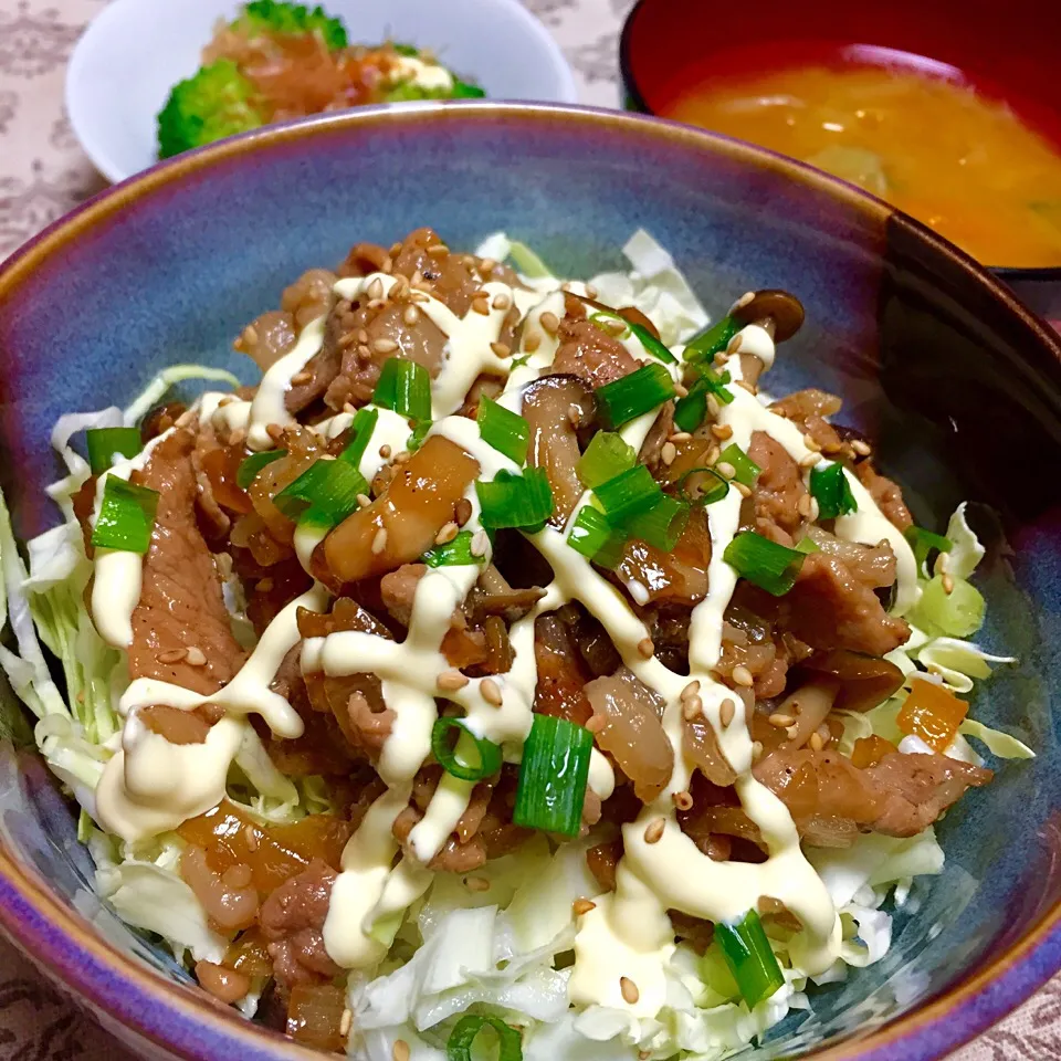 キャベツのっけ豚丼|カウンター嬢さん