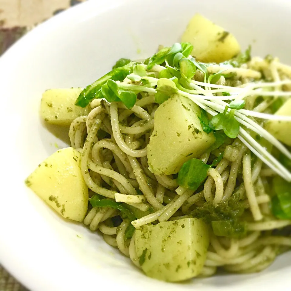 Snapdishの料理写真:Spaghetti Genovese|senseki22さん