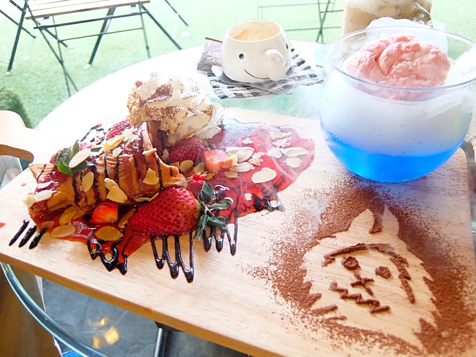 Berry waffle with icecream|PhUnGさん